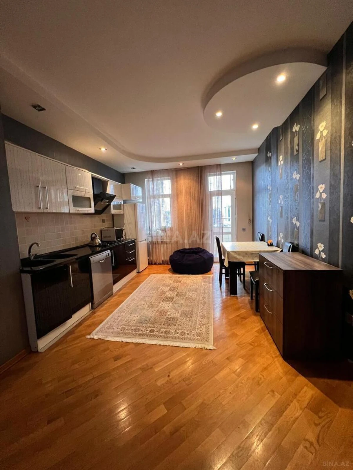 Kirayə verilir 2 otaqlı mənzil 90 m²