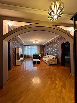 Kirayə verilir 2 otaqlı mənzil 90 m²