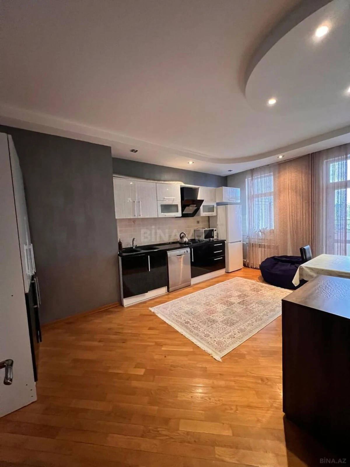 Kirayə verilir 2 otaqlı mənzil 90 m²