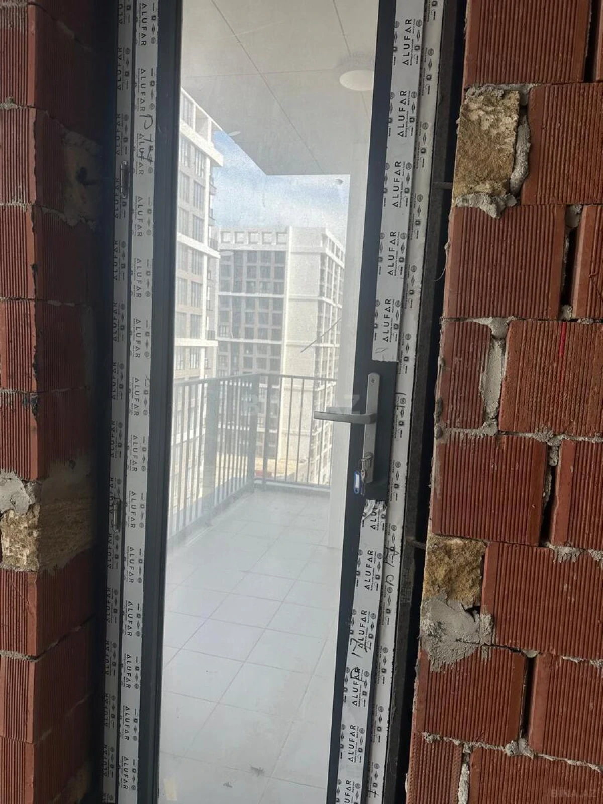 Satılır 3 otaqlı mənzil 146 m²