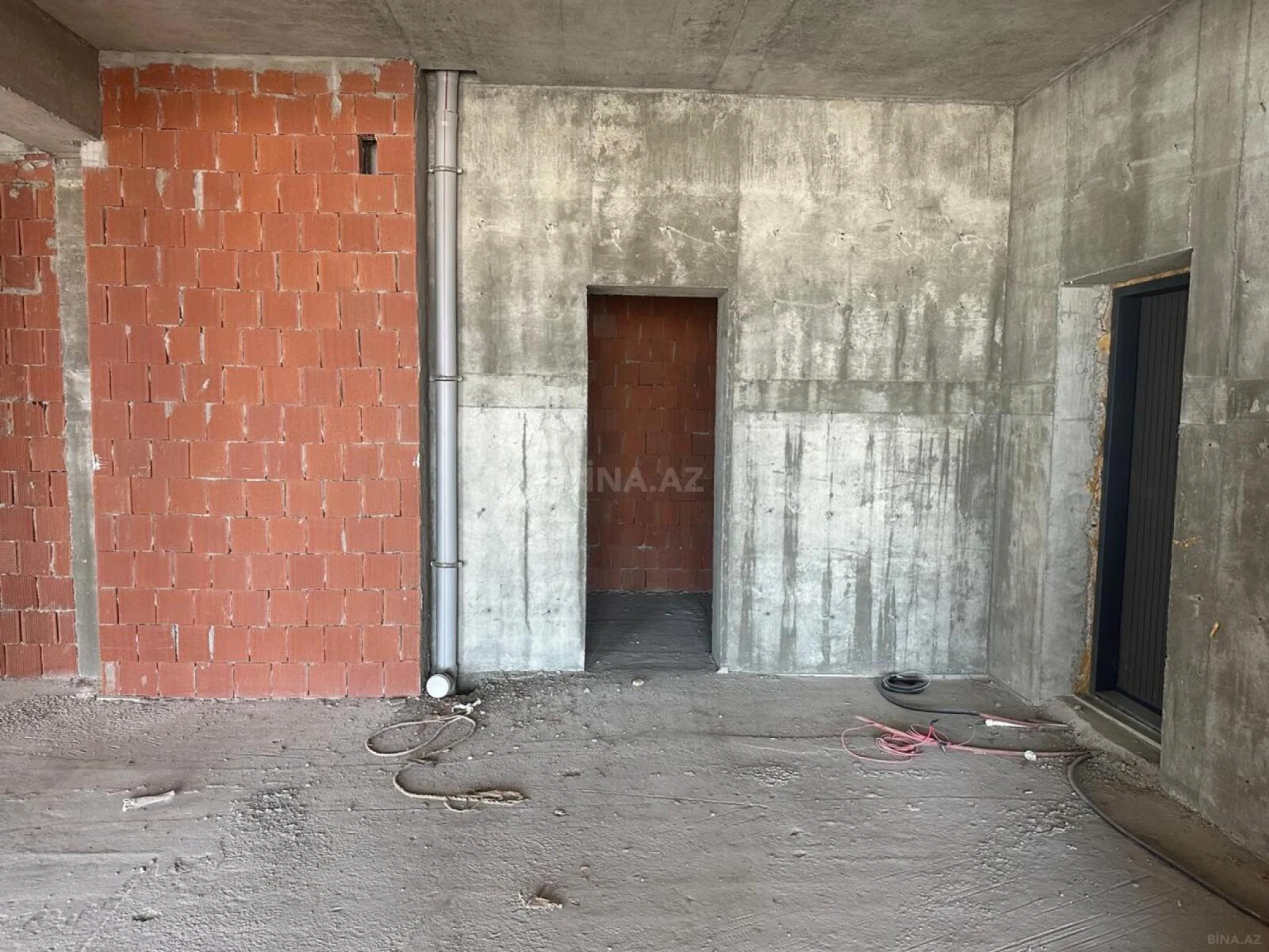 Satılır 3 otaqlı mənzil 146 m²