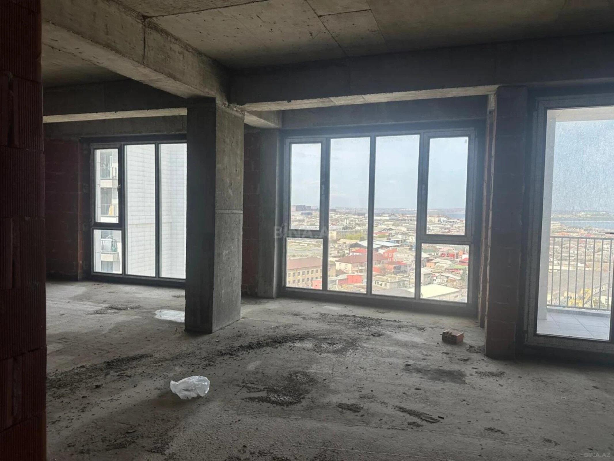 Satılır 3 otaqlı mənzil 146 m²