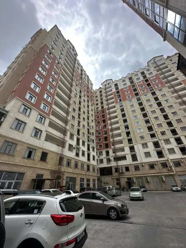 Satılır 3 otaqlı mənzil 165 m²