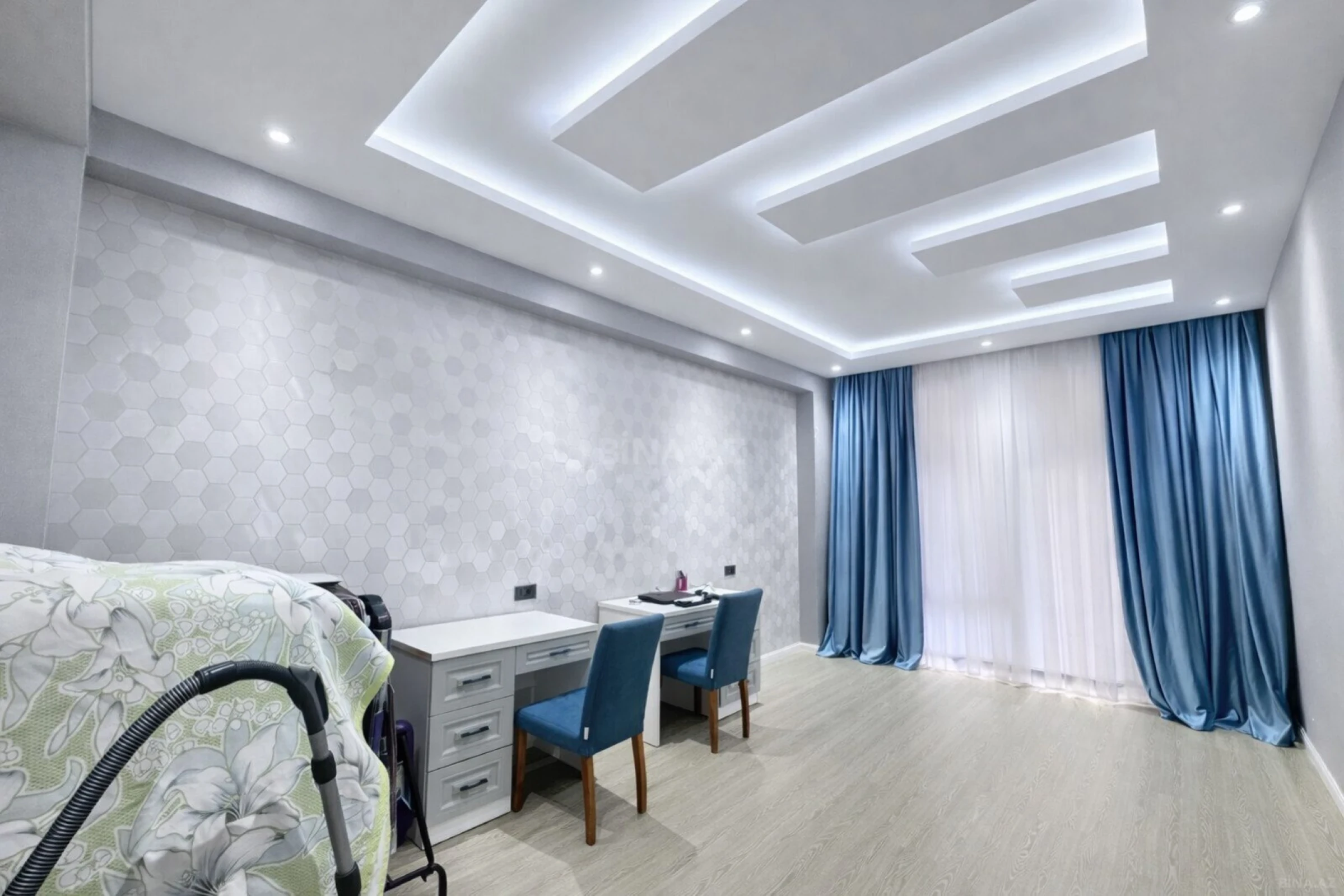 Satılır 3 otaqlı mənzil 165 m²