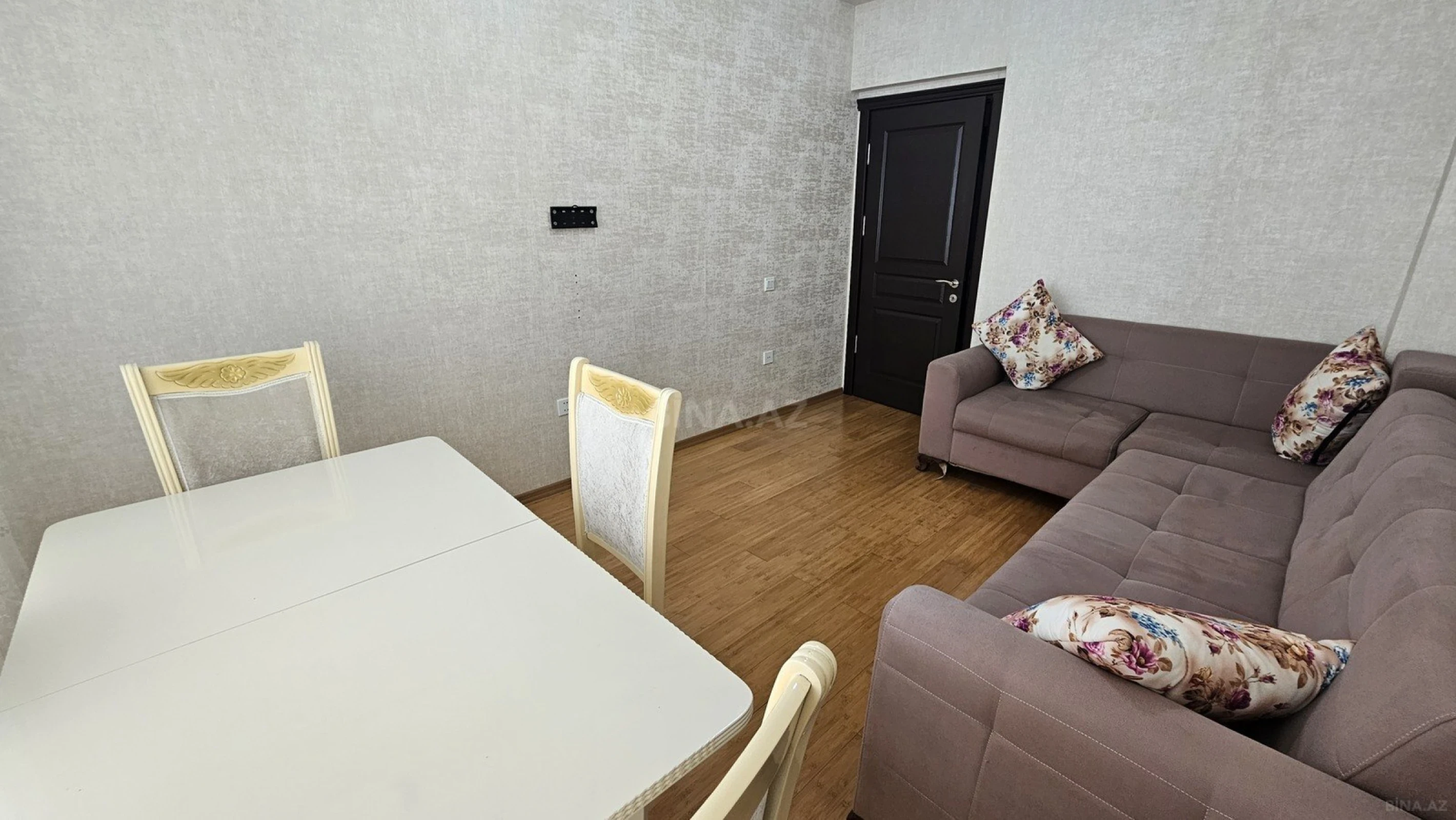 Kirayə verilir 2 otaqlı mənzil 50 m²