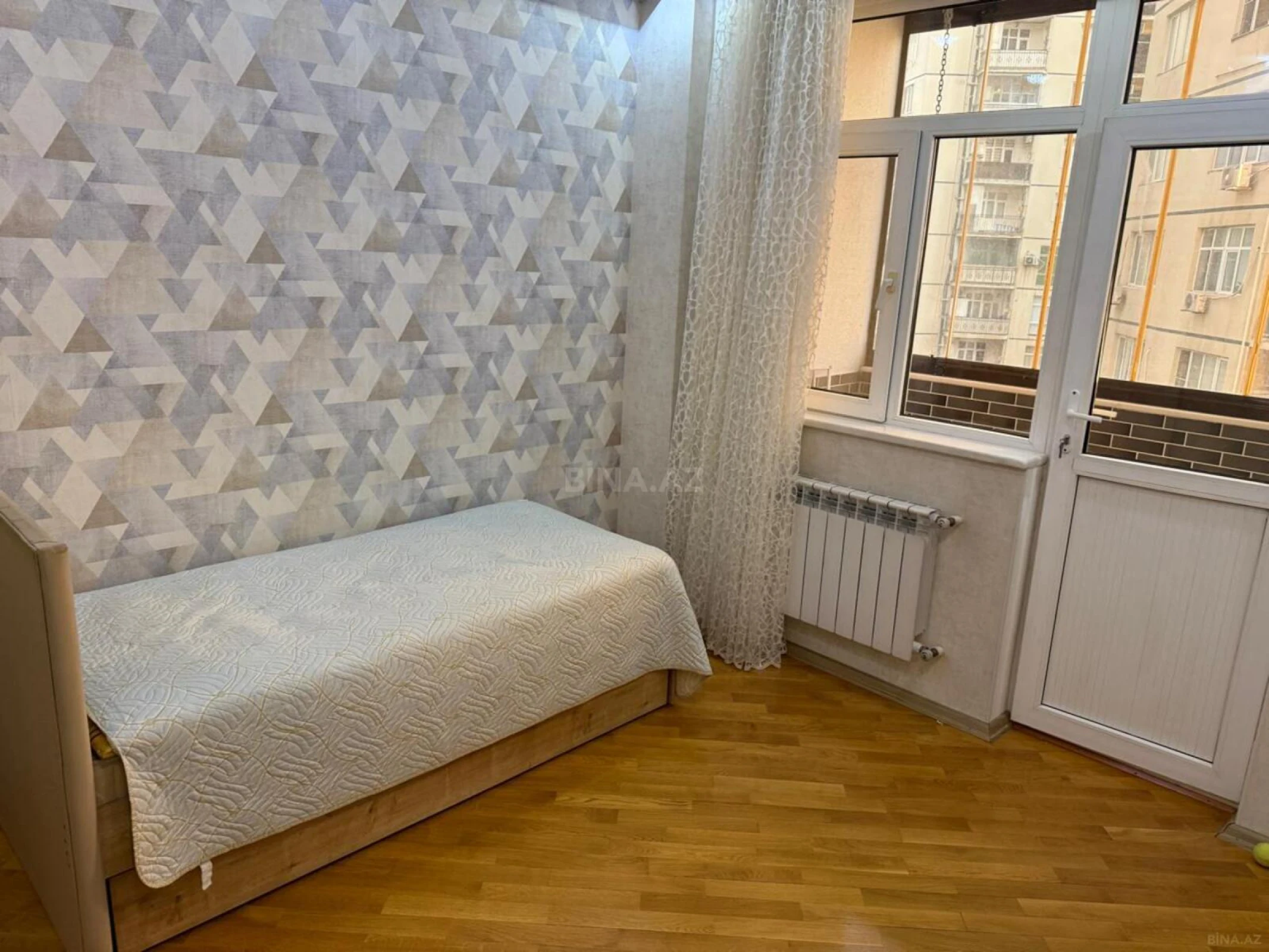 Kirayə verilir 4 otaqlı mənzil 120 m²