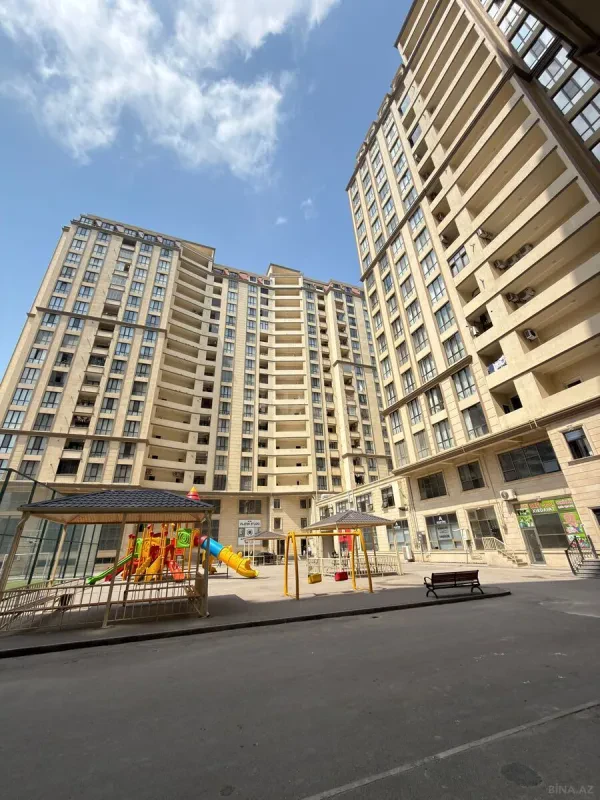 Satılır 4 otaqlı mənzil 231 m²
