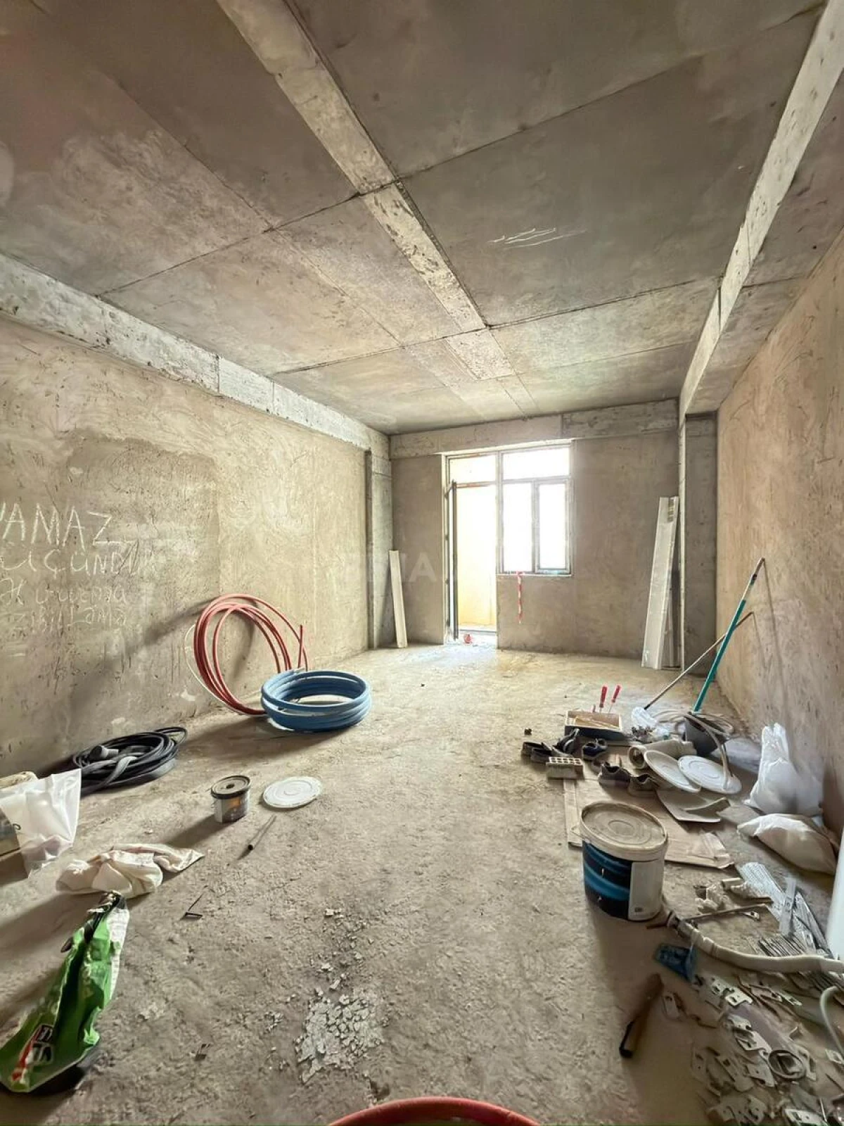 Satılır 4 otaqlı mənzil 231 m²