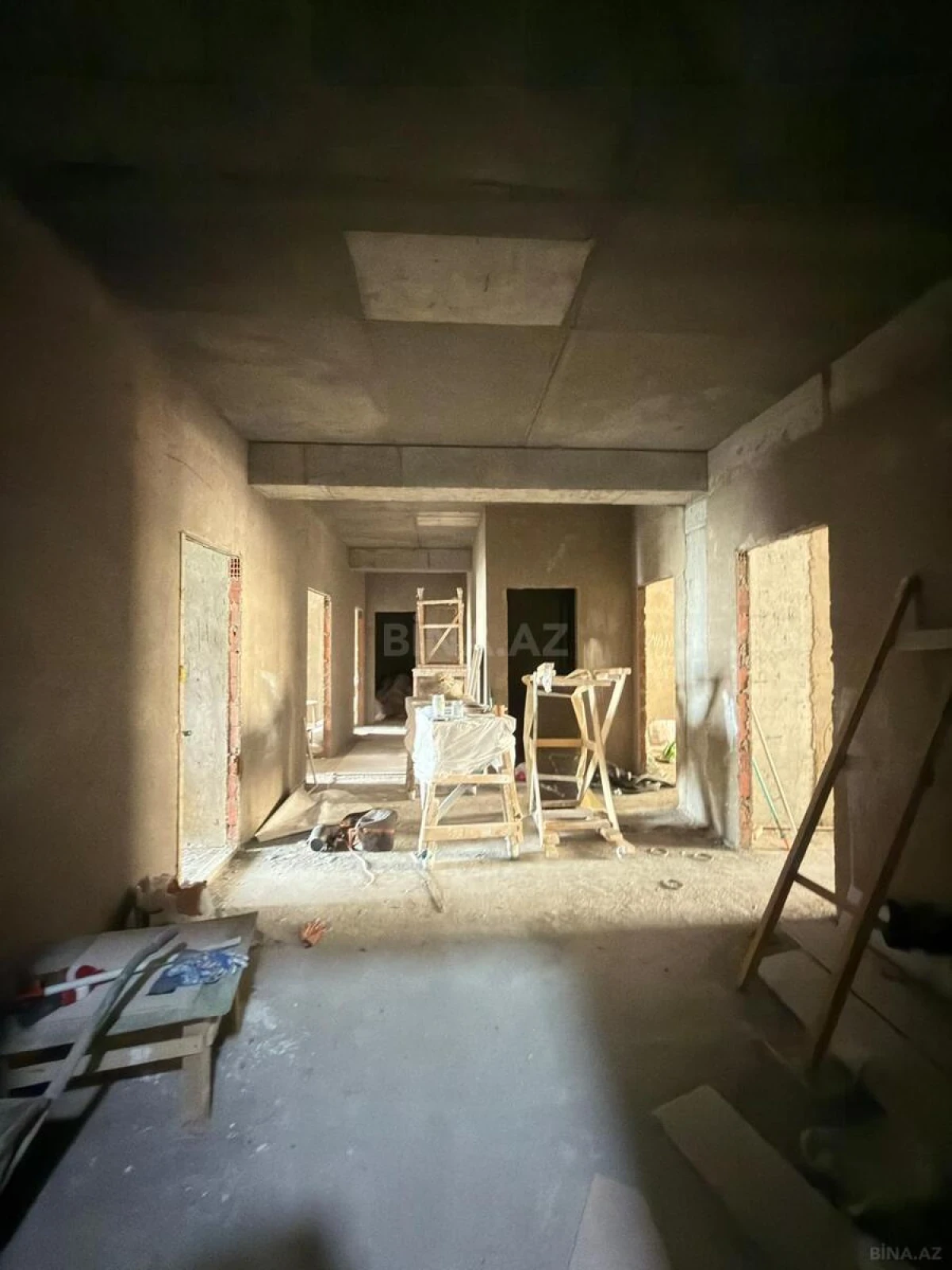 Satılır 4 otaqlı mənzil 231 m²
