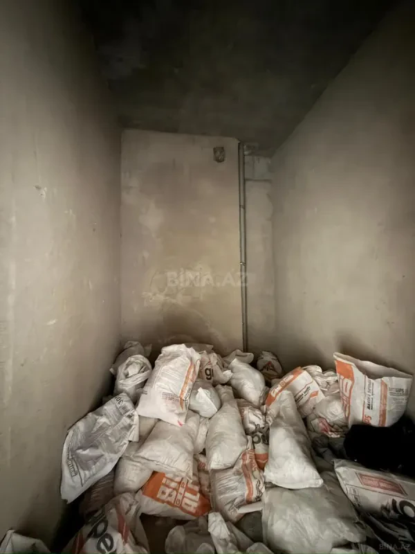 Satılır 4 otaqlı mənzil 231 m²