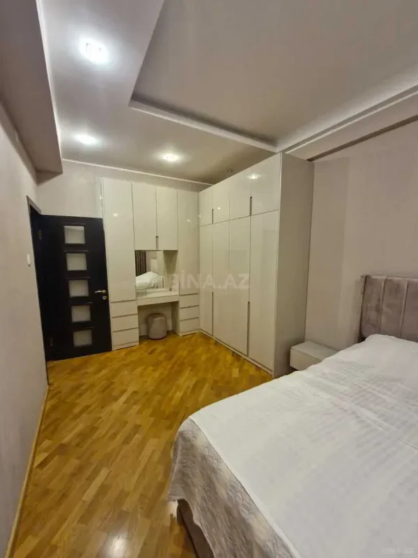 Kirayə verilir 2 otaqlı mənzil 86 m²