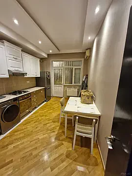 Kirayə verilir 2 otaqlı mənzil 86 m²