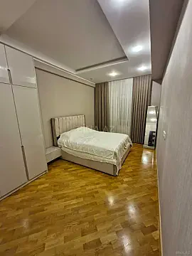 Kirayə verilir 2 otaqlı mənzil 86 m²