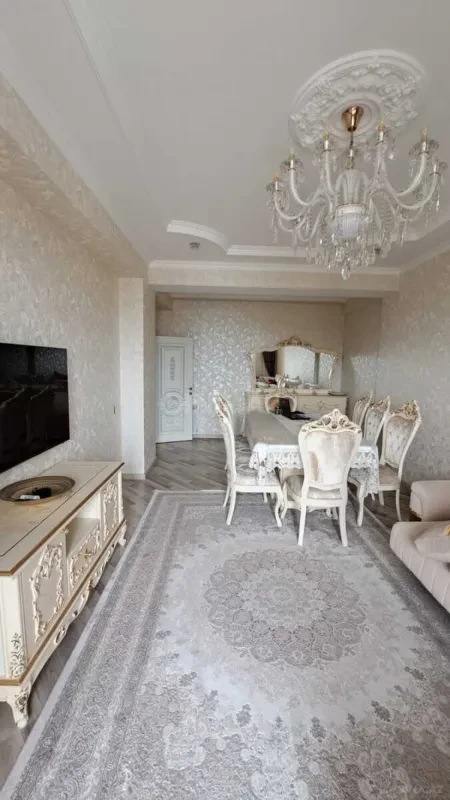 Satılır 3 otaqlı mənzil 133 m²