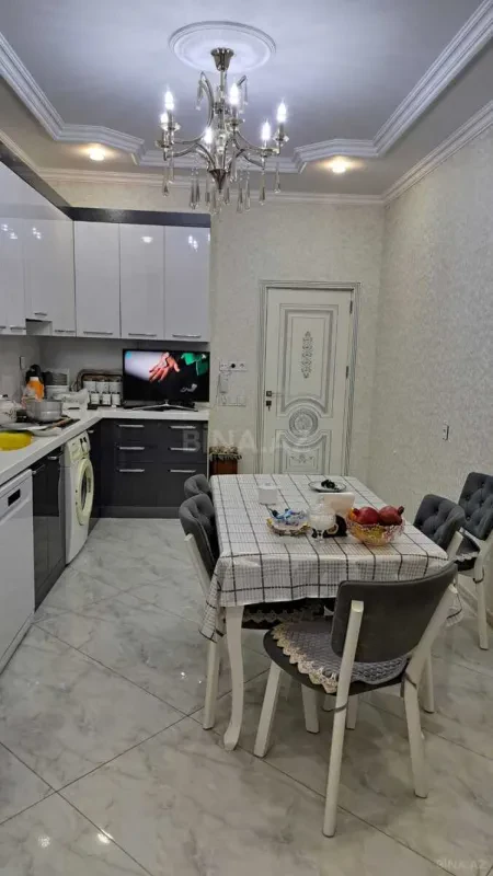 Satılır 3 otaqlı mənzil 133 m²