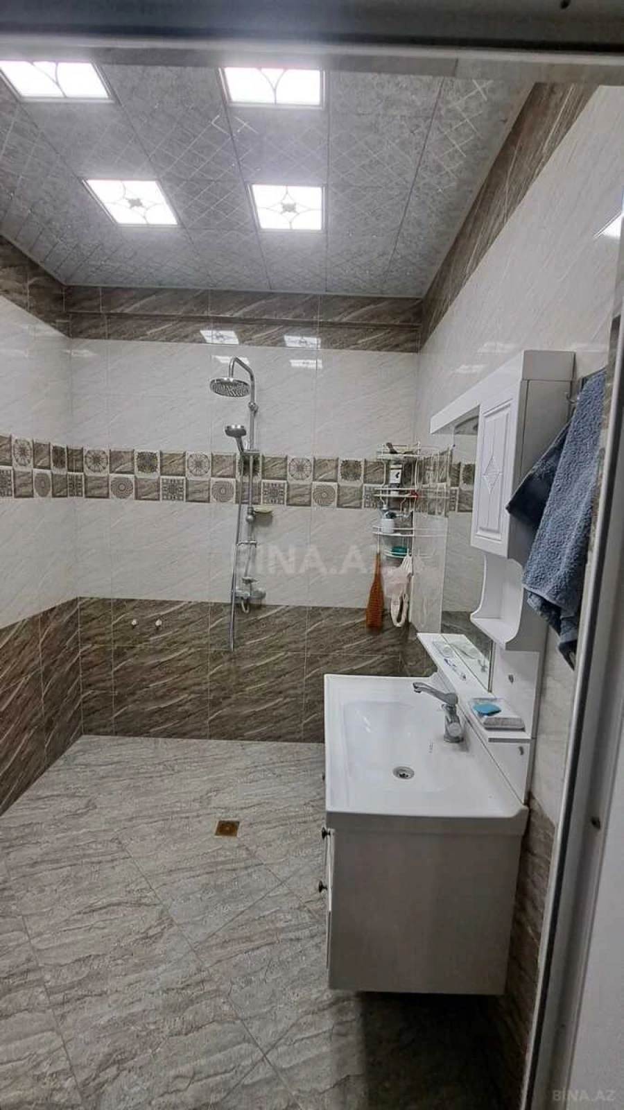 Satılır 3 otaqlı mənzil 133 m²