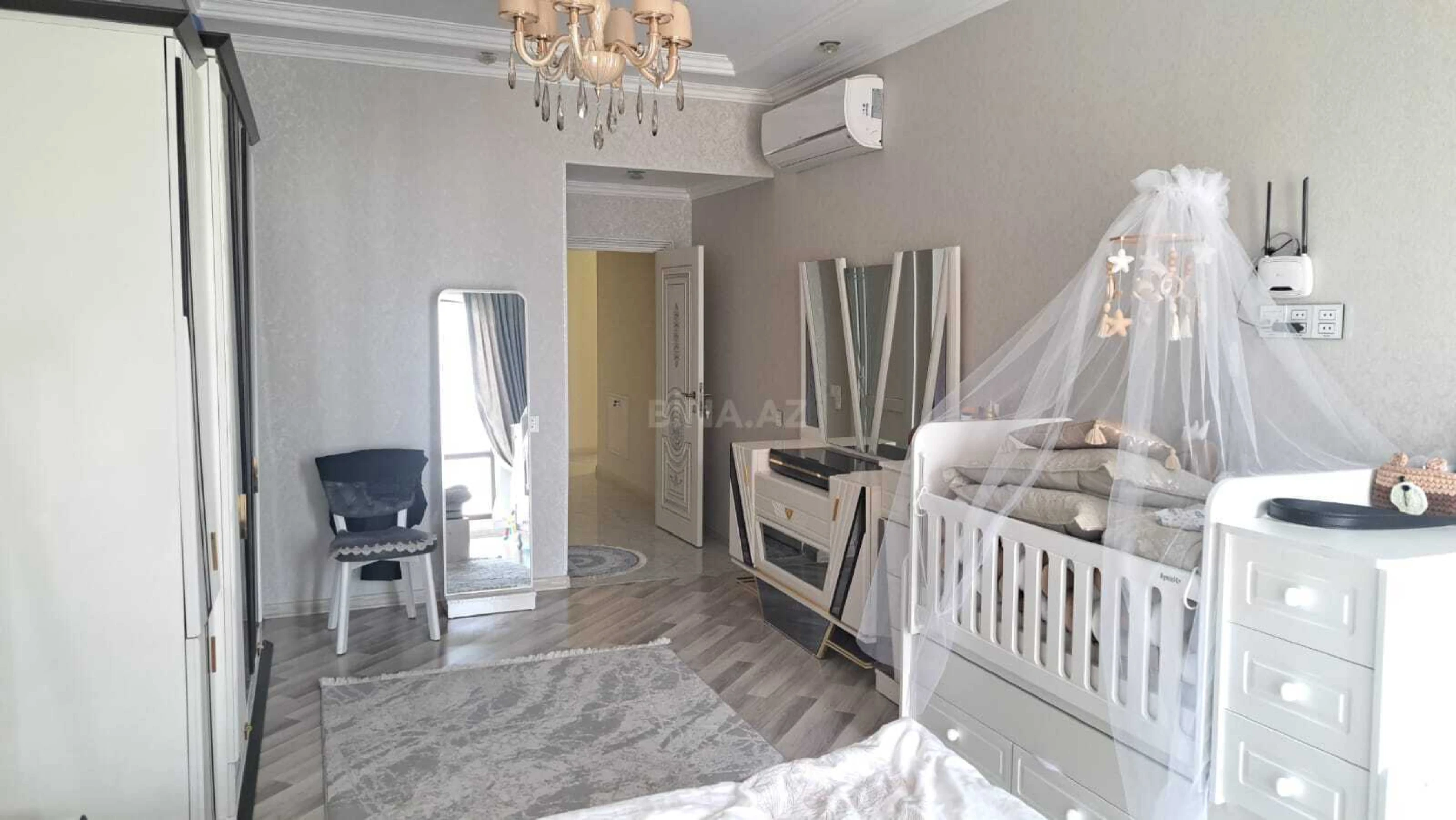 Satılır 3 otaqlı mənzil 133 m²