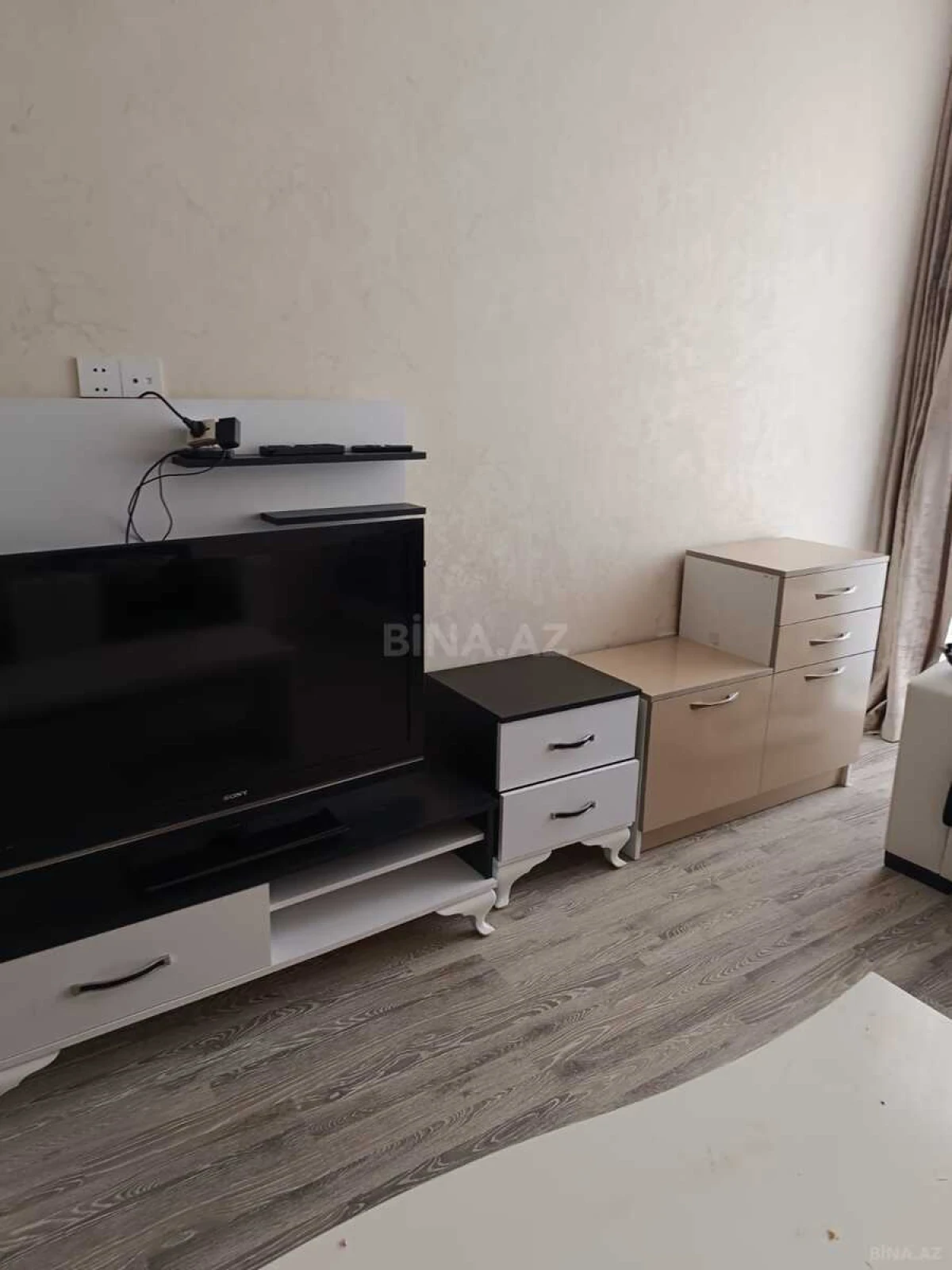 Kirayə verilir 2 otaqlı mənzil 81 m²