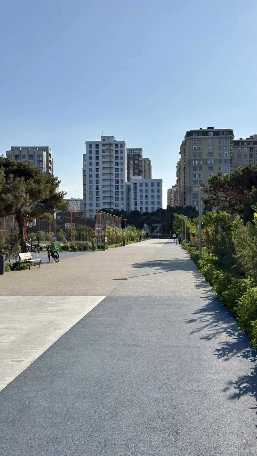 Satılır 4 otaqlı mənzil 190 m²