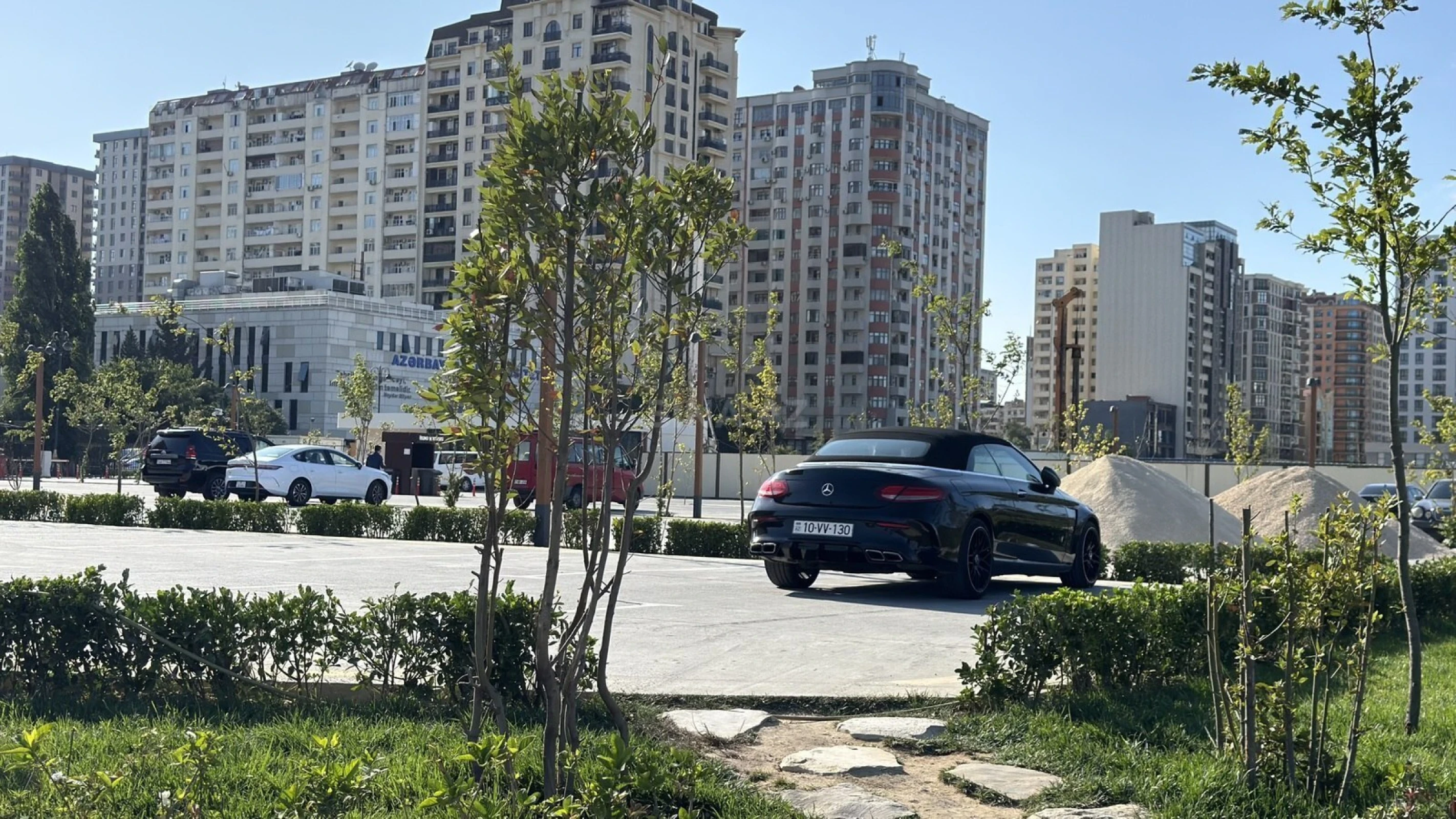 Satılır 4 otaqlı mənzil 190 m²