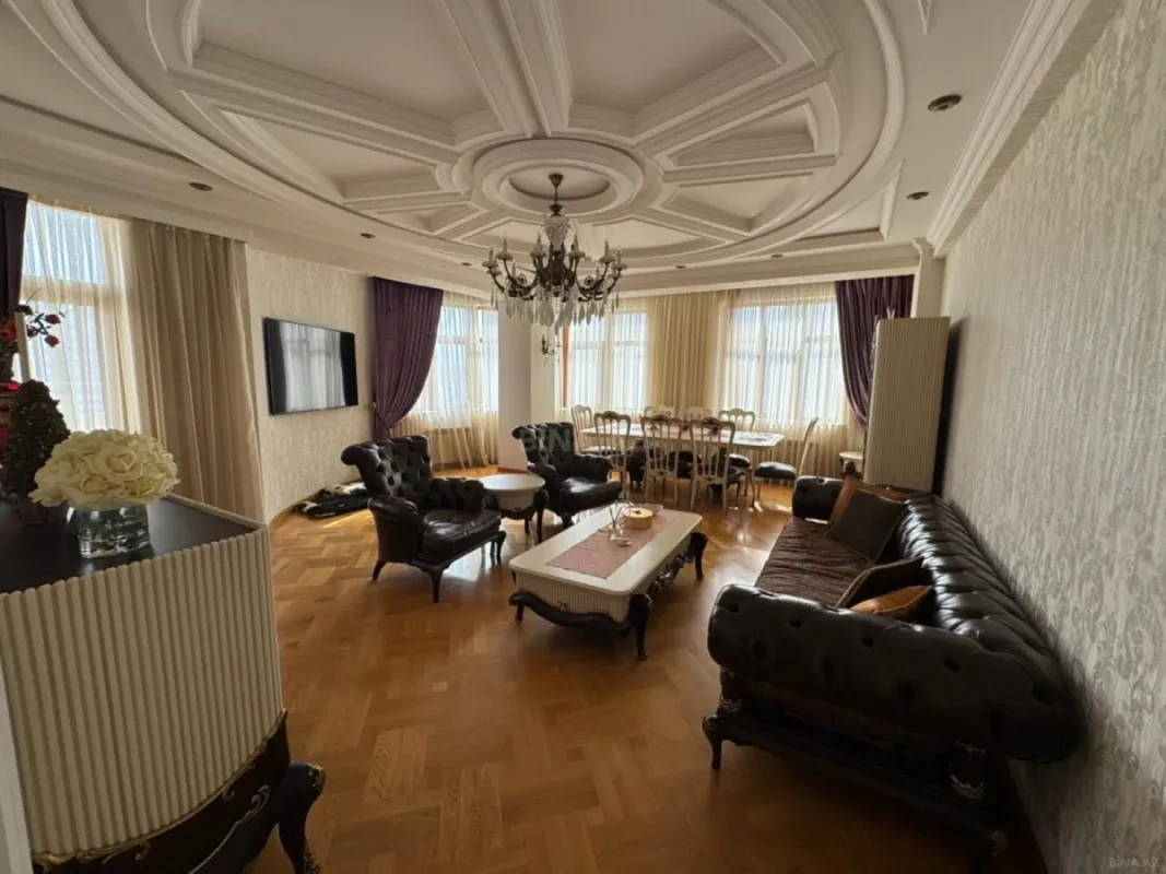 Satılır 4 otaqlı mənzil 190 m²