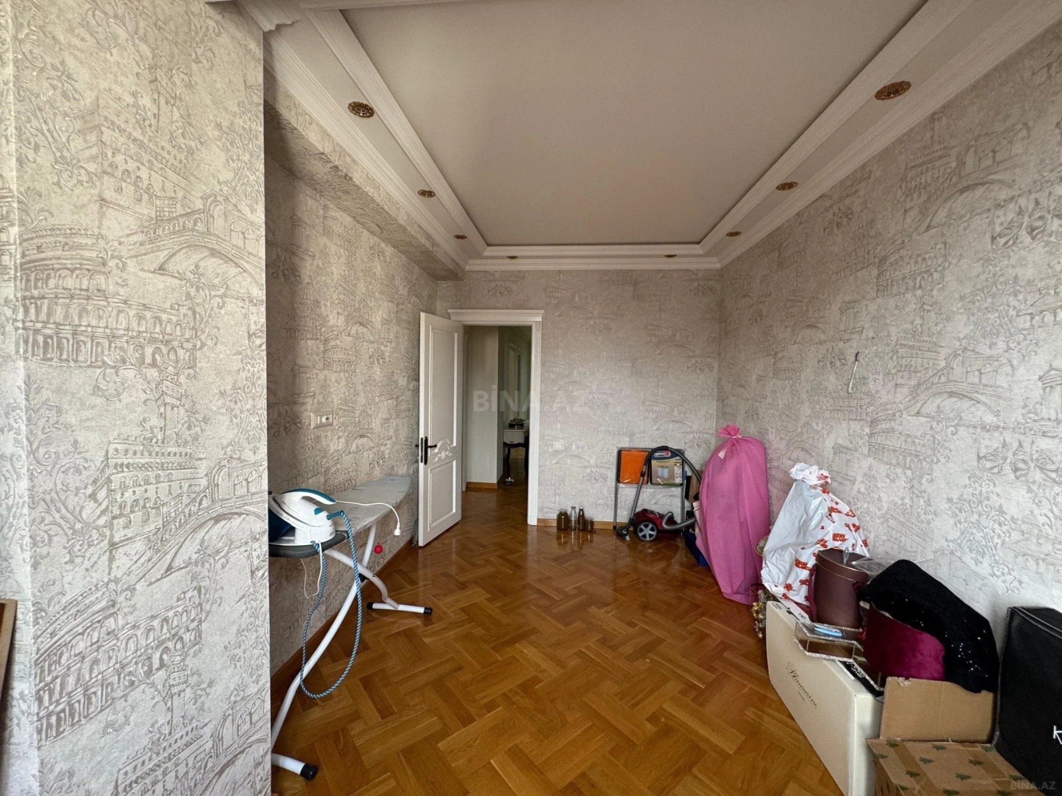 Satılır 4 otaqlı mənzil 190 m²