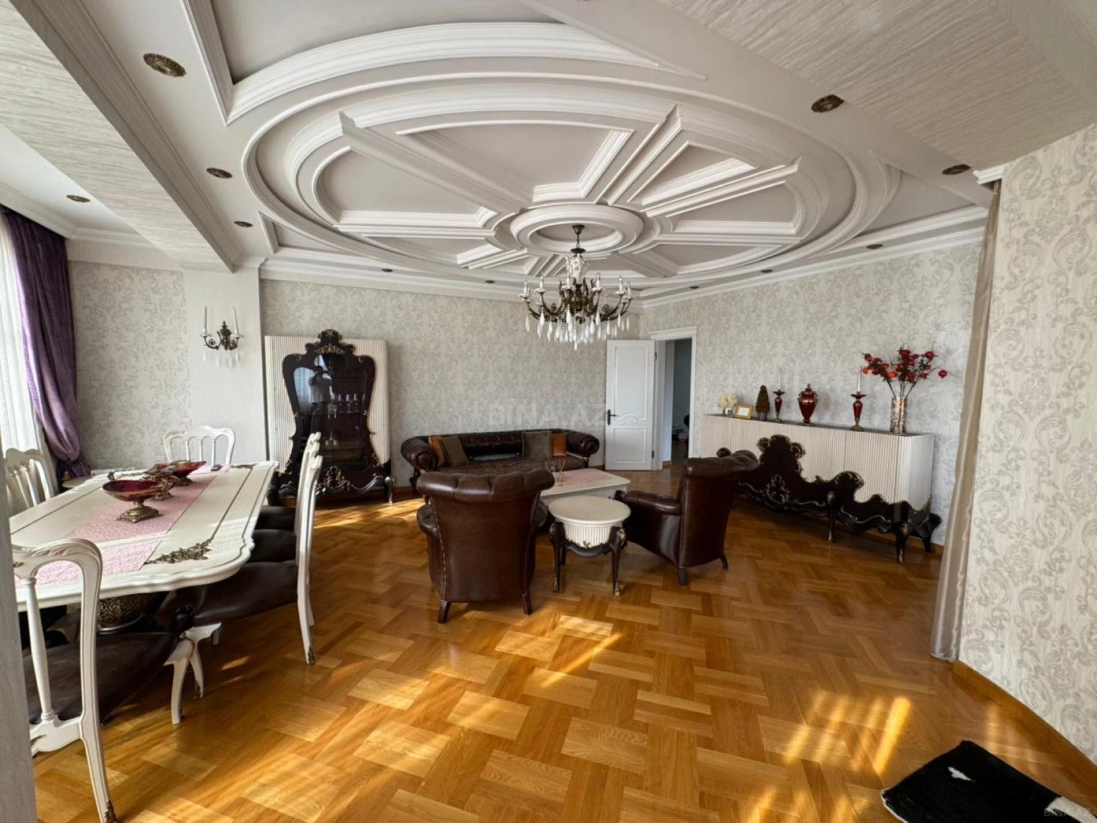 Satılır 4 otaqlı mənzil 190 m²