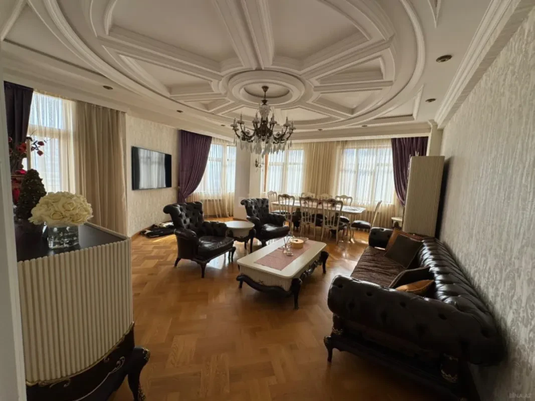 Satılır 4 otaqlı mənzil 190 m²