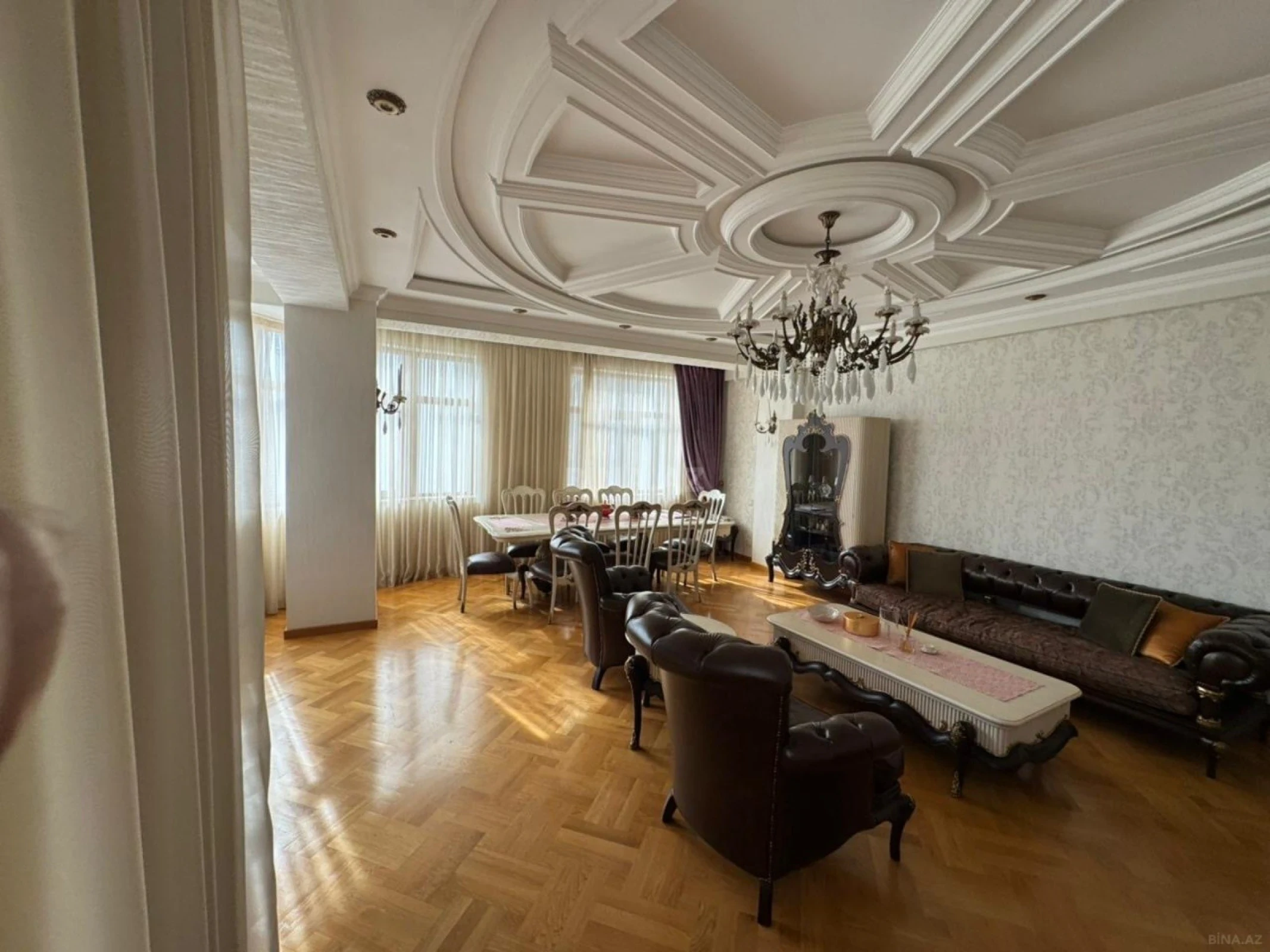 Satılır 4 otaqlı mənzil 190 m²