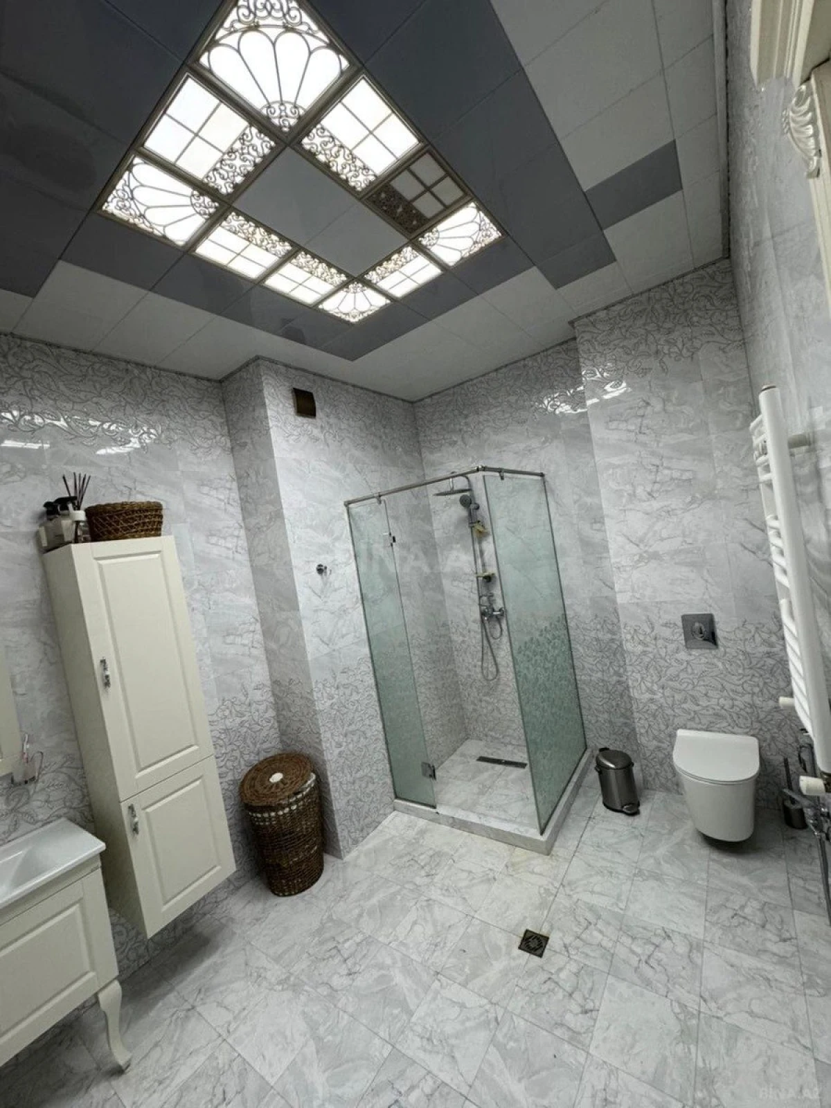 Satılır 4 otaqlı mənzil 190 m²