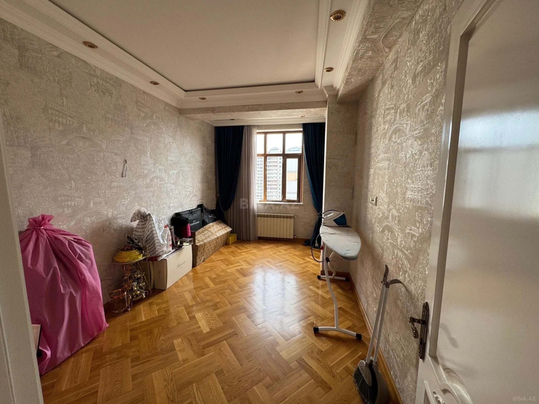 Satılır 4 otaqlı mənzil 190 m²