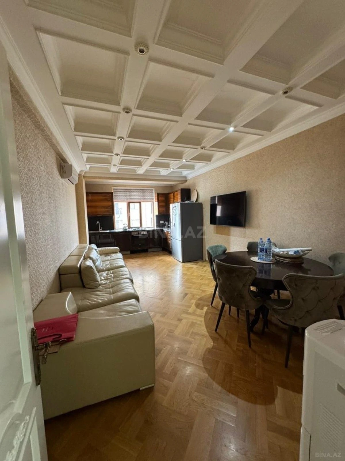 Satılır 4 otaqlı mənzil 190 m²