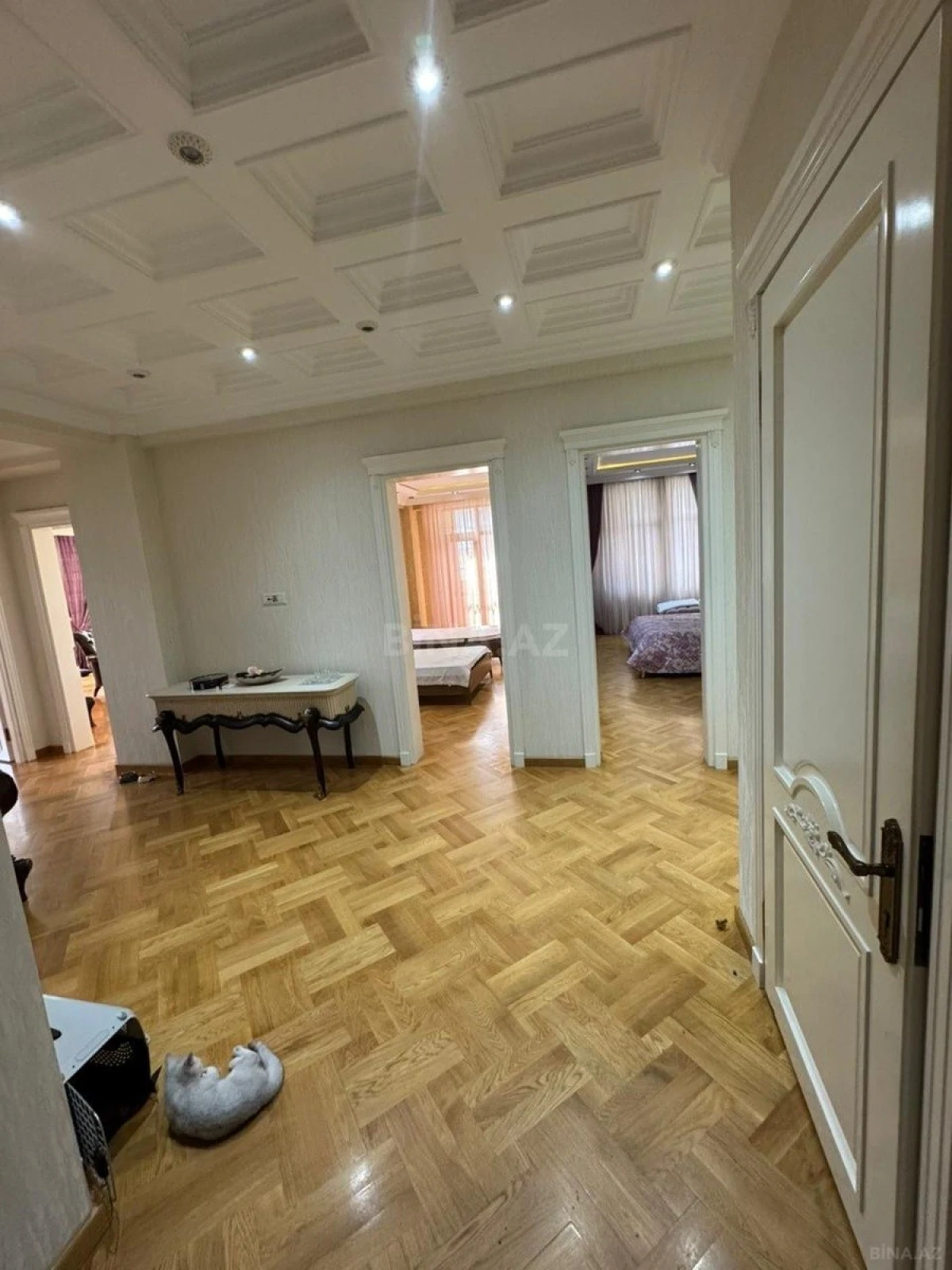 Satılır 4 otaqlı mənzil 190 m²