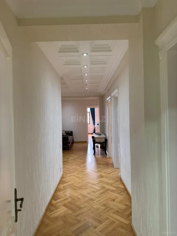 Satılır 4 otaqlı mənzil 190 m²