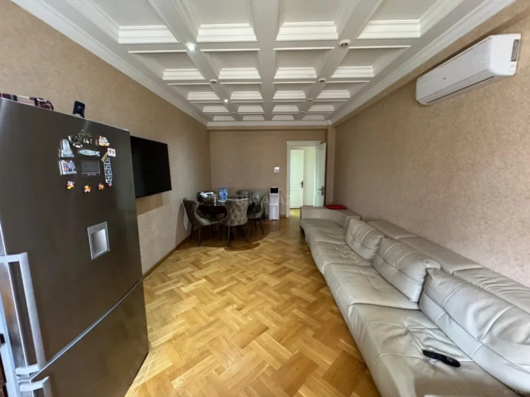 Satılır 4 otaqlı mənzil 190 m²