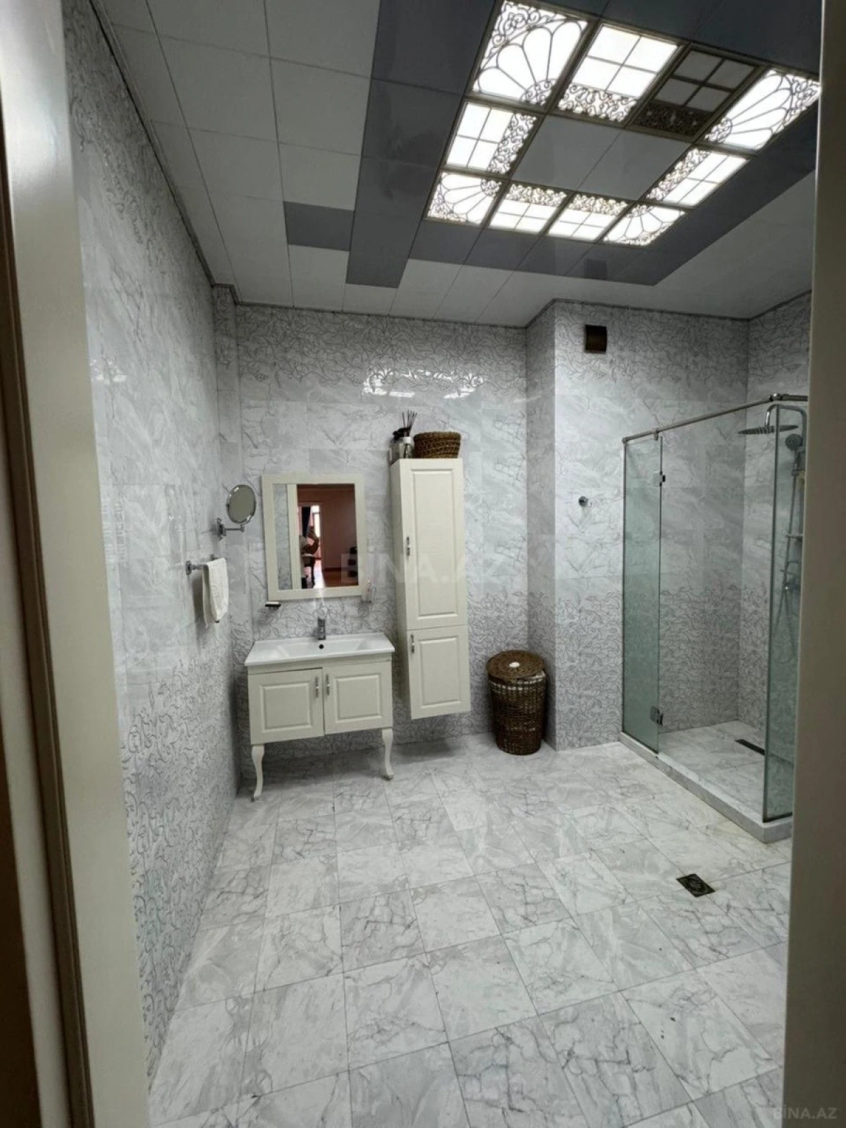 Satılır 4 otaqlı mənzil 190 m²