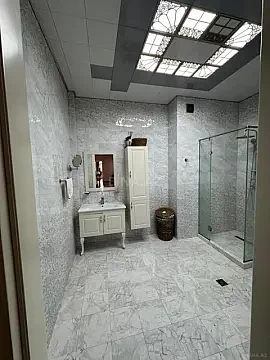 Satılır 4 otaqlı mənzil 190 m²