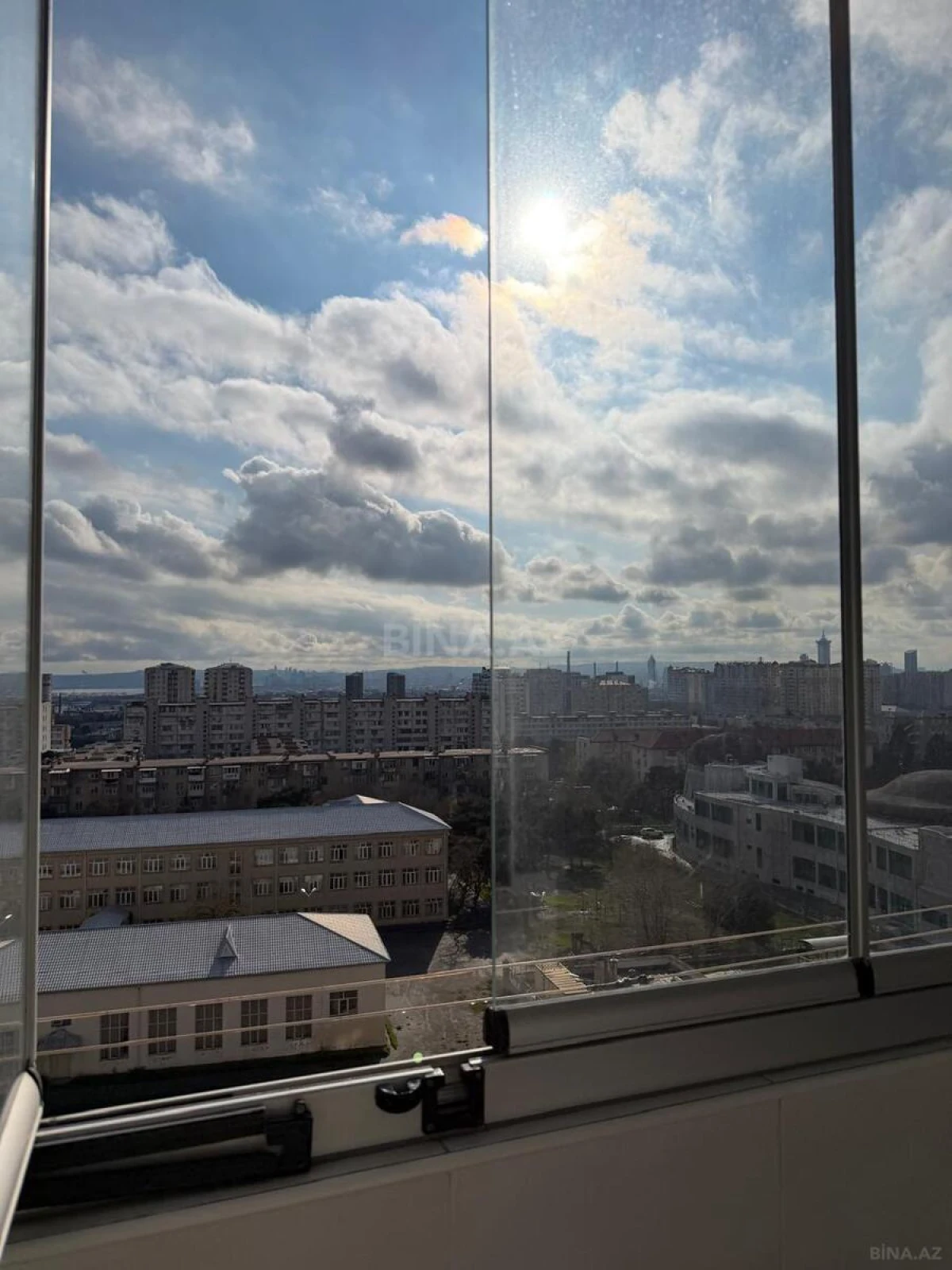 Satılır 4 otaqlı mənzil 109 m²