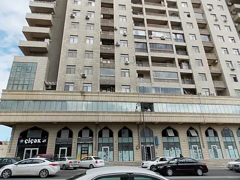 Satılır 6 otaqlı ofis 176.2 m²