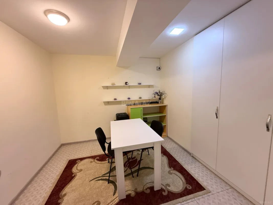 Satılır 6 otaqlı ofis 176.2 m²