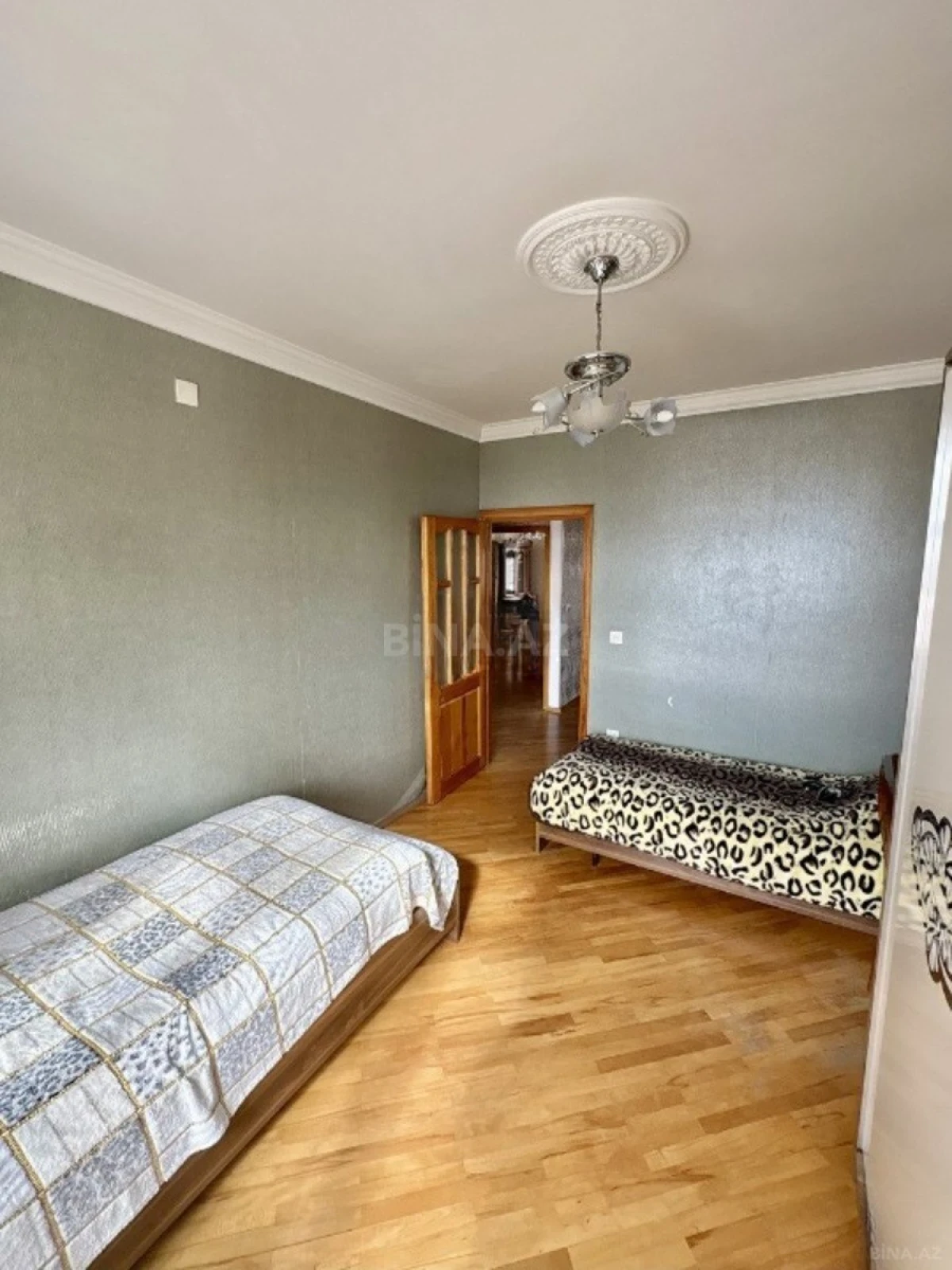 Satılır 5 otaqlı mənzil 120 m²