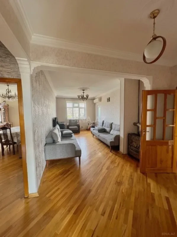 Satılır 5 otaqlı mənzil 120 m²