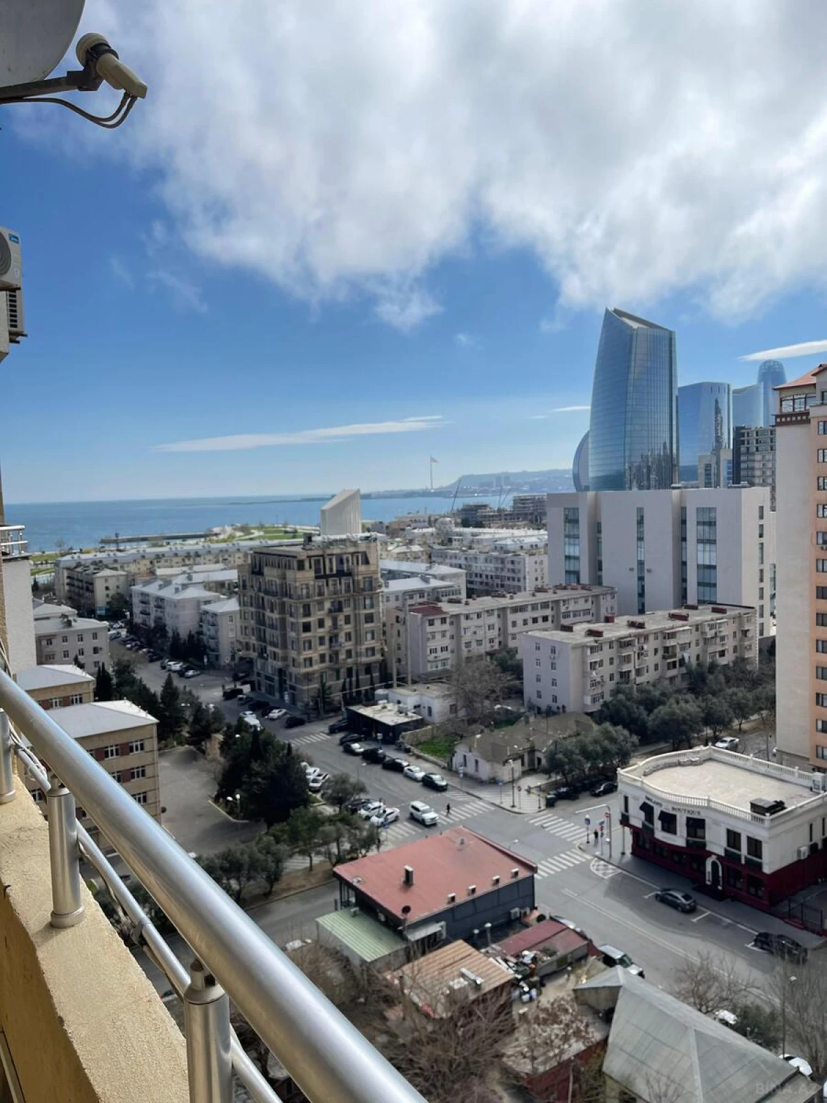 Kirayə verilir 3 otaqlı mənzil 150 m²