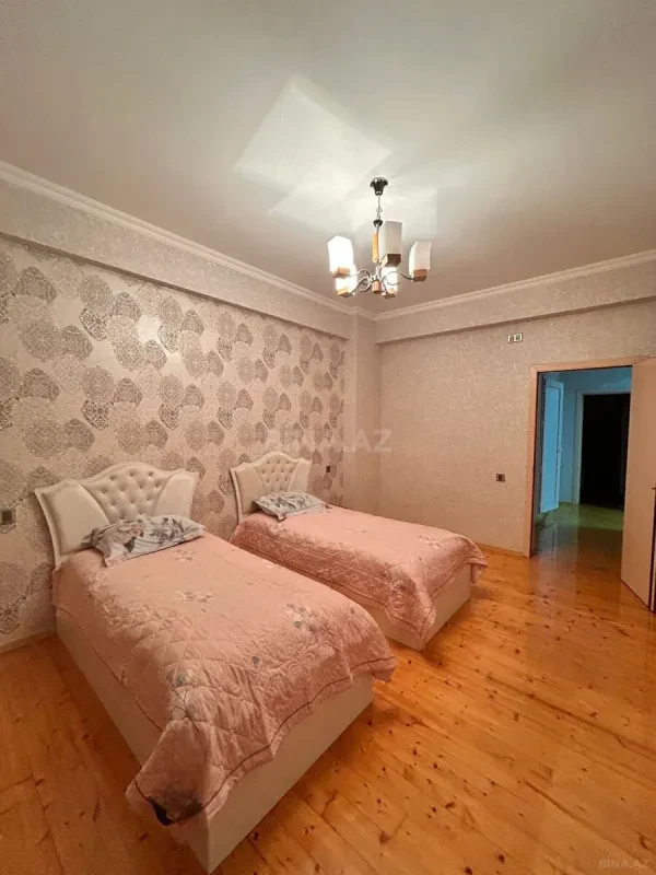 Satılır 5 otaqlı mənzil 160 m²
