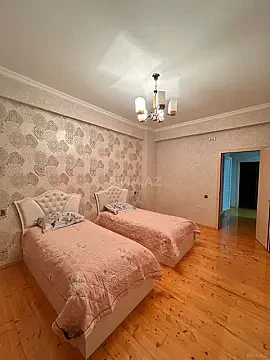 Satılır 5 otaqlı mənzil 160 m²