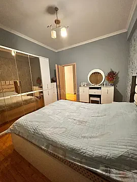 Satılır 5 otaqlı mənzil 160 m²