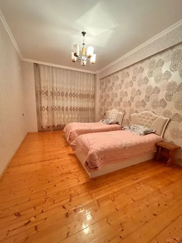 Satılır 5 otaqlı mənzil 160 m²