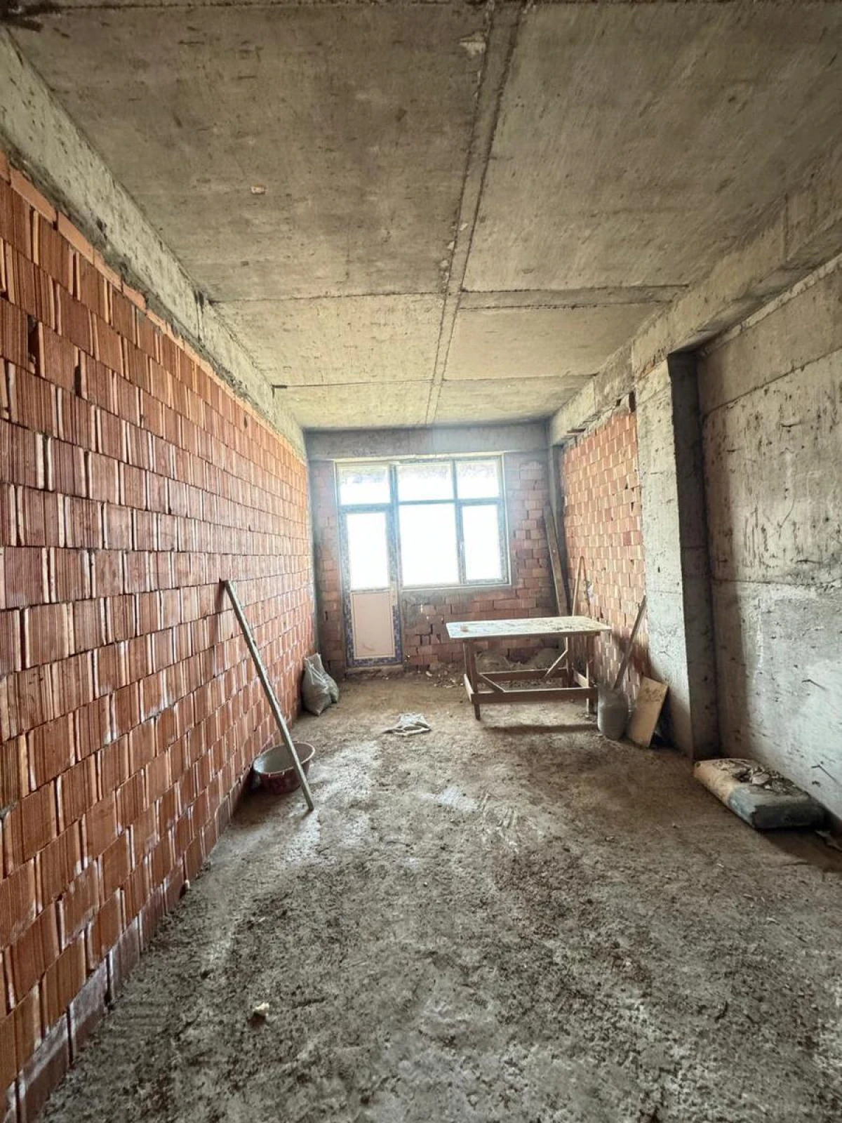 Satılır 3 otaqlı mənzil 135 m²