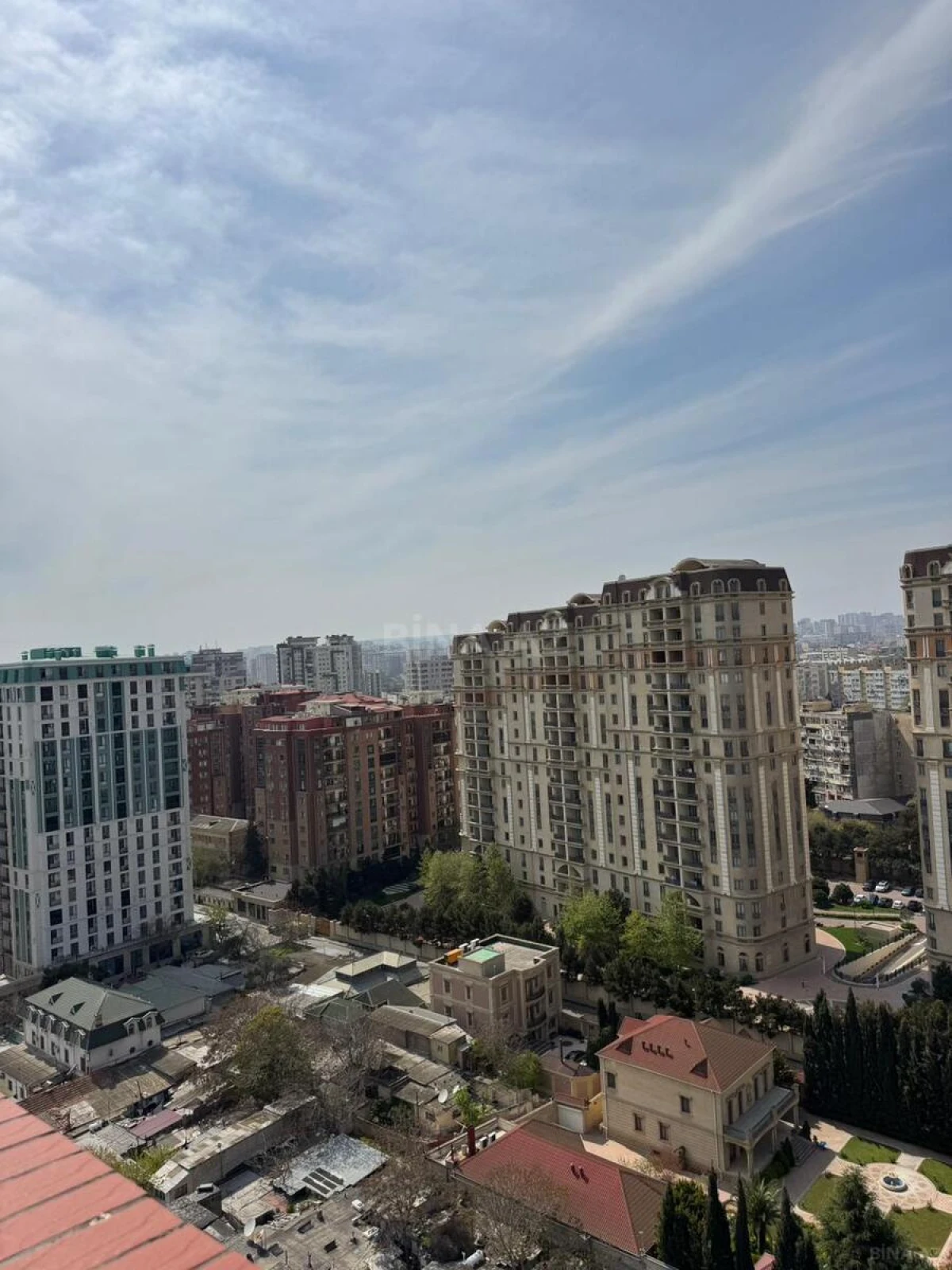 Satılır 3 otaqlı mənzil 135 m²