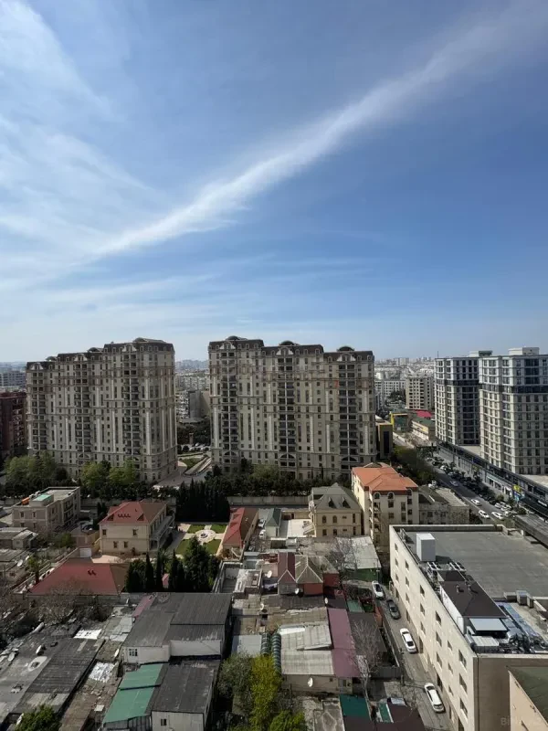 Satılır 3 otaqlı mənzil 135 m²